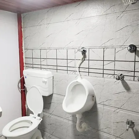 Vakola Ac Beds Hostel