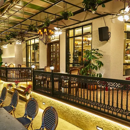Arnna-Nesco Goregaon Hotel