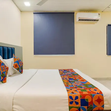 Hotel Fabexpress Earth Paradise 3*