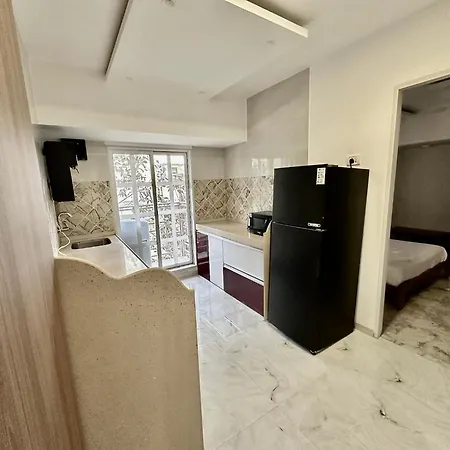Luxury 2 Bhk Tropical With Workspace In Khar West Apartment *