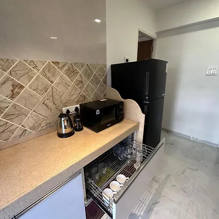 Luxury 2 Bhk Tropical With Workspace In Khar West Apartment