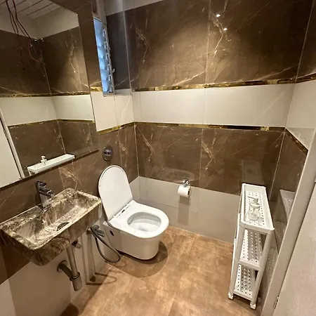 Luxury 2 Bhk Tropical With Workspace In Khar West Mumbai