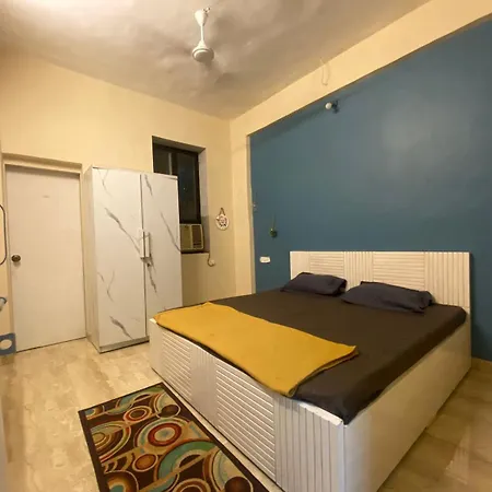 Bandra Delight 2 Bedroom With Private Washroom *