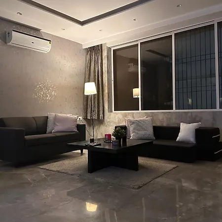 House Of Luxury 8 Apartment