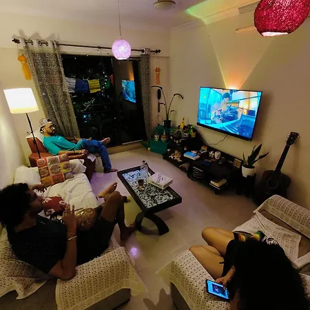 Apartment Breezy, Cozy, Couple Friendly ~ Lauberg ~ Mumbai