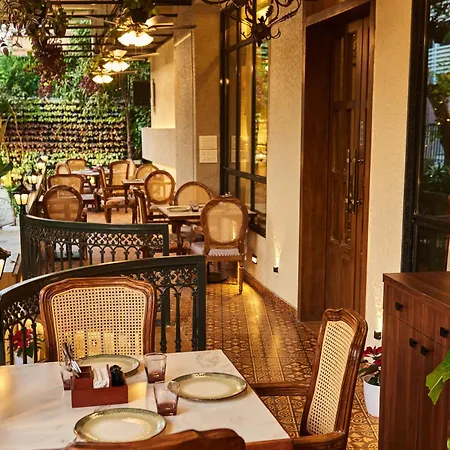 Arnna-Nesco Goregaon Hotel 4*
