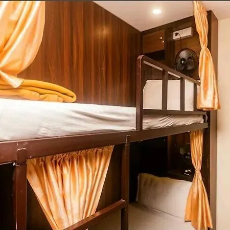 Almas 24 Aircondition Hostel *
