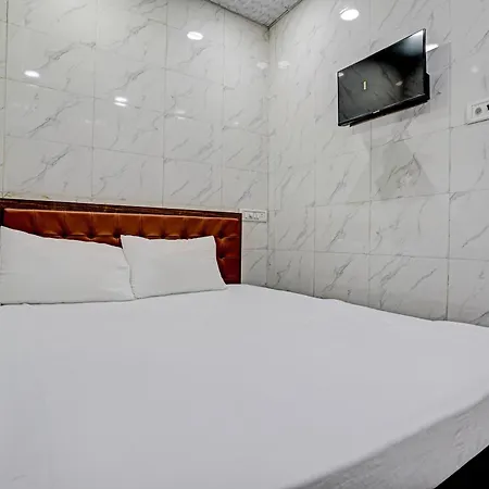 Oyo Sai Mann Lodging & Boarding Hotel