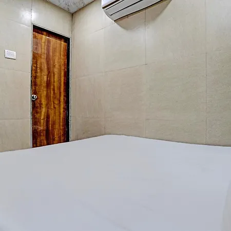 Hotel Oyo Sai Mann Lodging & Boarding 3*