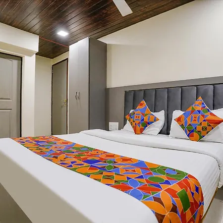 Hotel Fabexpress Earth Paradise 3*