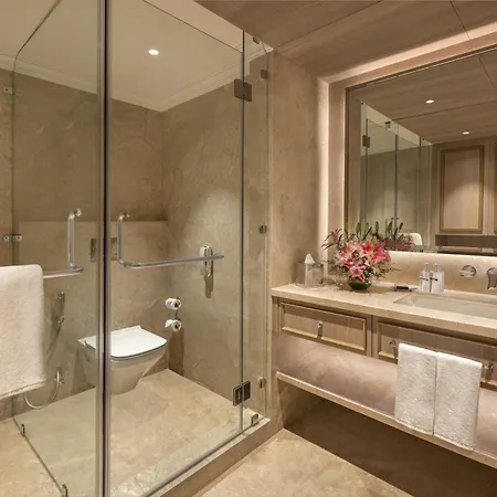 Aurika, International Airport - Luxury By Lemon Tree 5*