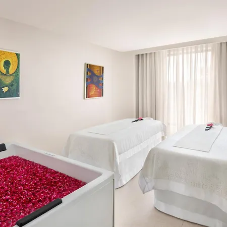 Hotel Aurika, International Airport - Luxury By Lemon Tree
