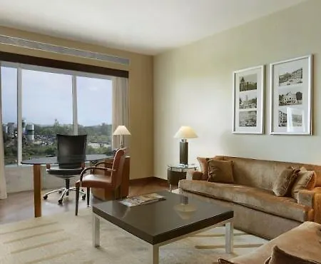 Hyatt Regency International Airport 5*