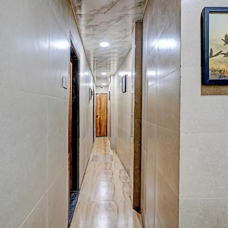Hotel Oyo Sai Mann Lodging & Boarding 3*