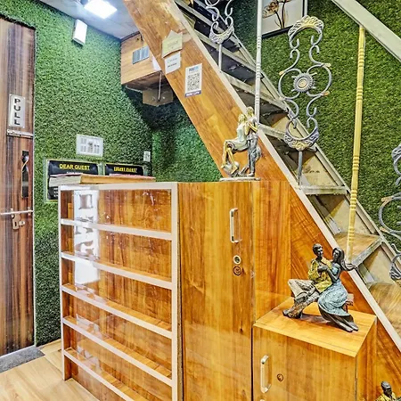 Hotel Oyo Sai Mann Lodging & Boarding 3*