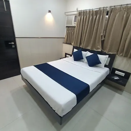 Triton Sion - Near Us Embassy - Near Bkc 2*