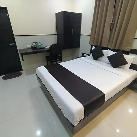 Triton Sion - Near Us Embassy - Near Bkc Hotel 2*