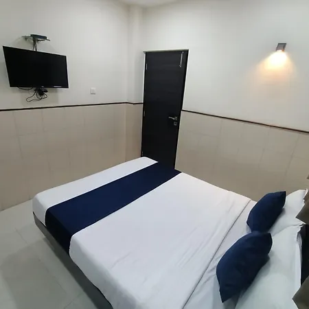 Hotel Triton Sion - Near Us Embassy - Near Bkc
