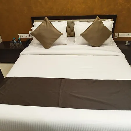 The Majlis - Colaba 3*