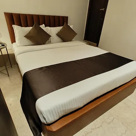 The Majlis - Colaba 3*
