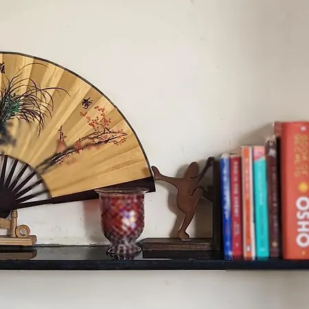 Hk Nest - Cozy Near Silver Juhu Homestay