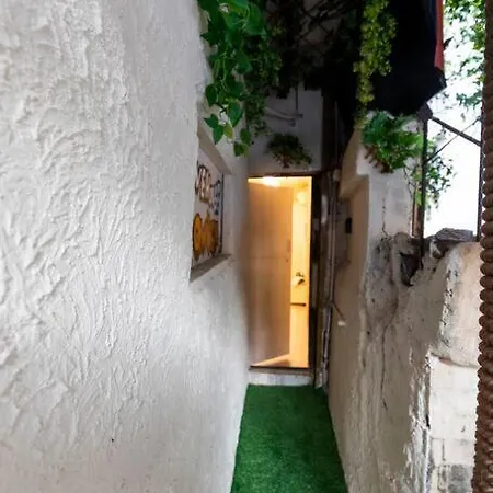 Cave House Near The Sea Apartment Mumbai