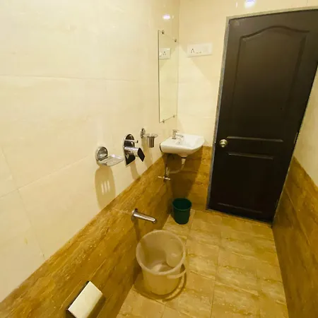 Airport Residency Bed & Breakfast *