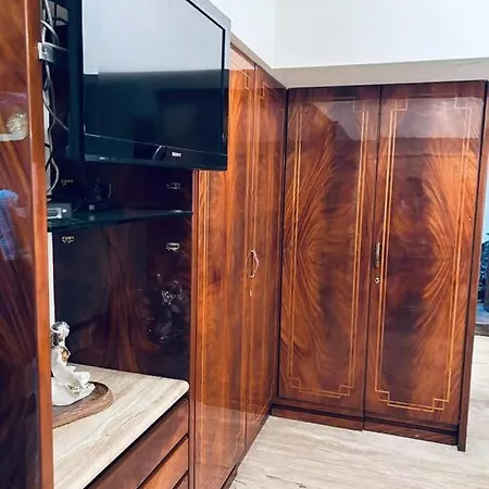 Gold Palace 3 Bedroom Hall Apartment