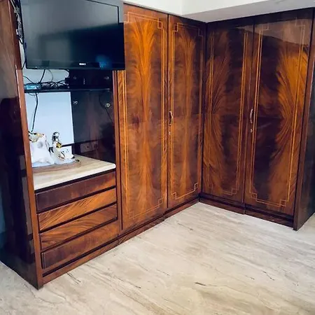 Gold Palace 3 Bedroom Hall