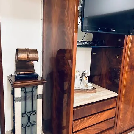 Gold Palace 3 Bedroom Hall Apartment *