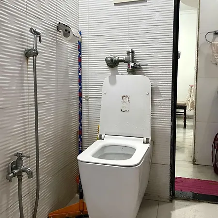 Cozy Private Near Mulund Railway Station Homestay Mumbai