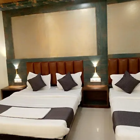 Tri Hotel 3*