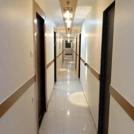 Tri Hotel 3*