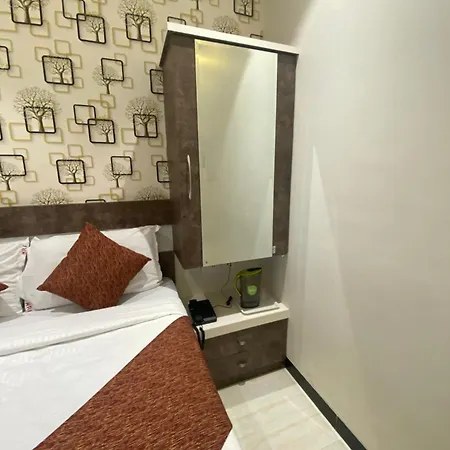 Rose Hotel 2*