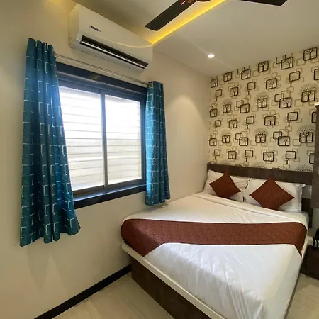 Rose Hotel 2*