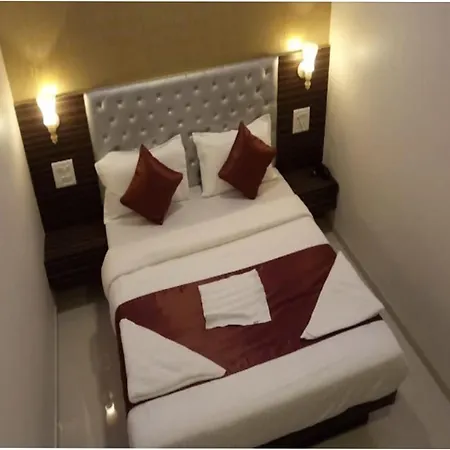 Flagship 83490 Hotel Bently Palace Hotel 3*