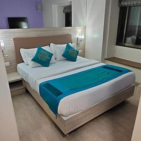 Apollo - Colaba Causeway