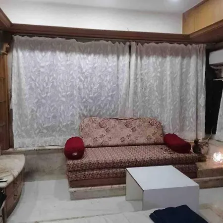 Luxury Studio With Bathtub Mumbai