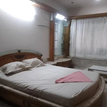 Luxury Studio With Bathtub Mumbai