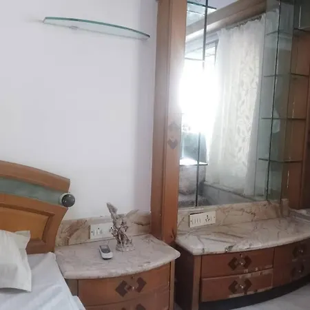 Luxury Studio With Bathtub Mumbai