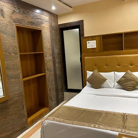 Bkc Mannat Hotel 3*