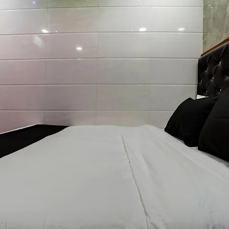 Oyo 8212 Flagship King Residency Mumbai
