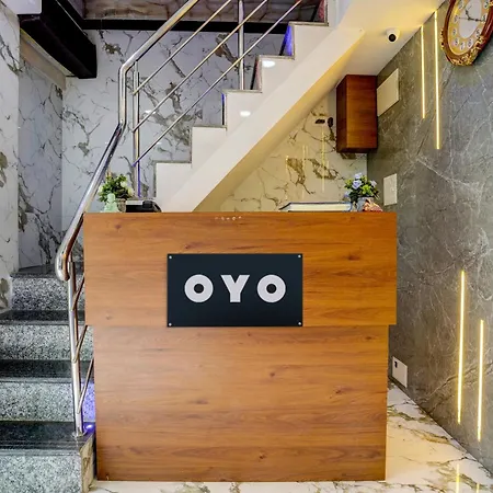 Oyo 8212 Flagship King Residency 3*