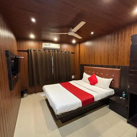 Hotel Hotel Borivali Executive - Near Borivali Railway Station