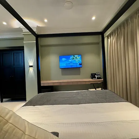 Hotel House, Valnai Malad Mumbai