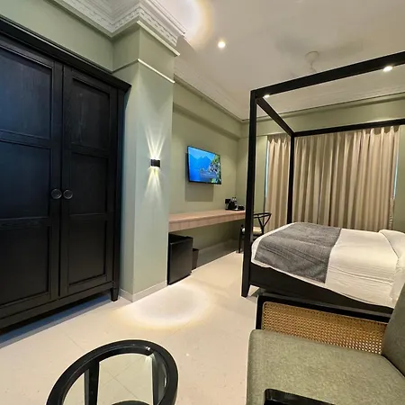 Hotel House, Valnai Malad