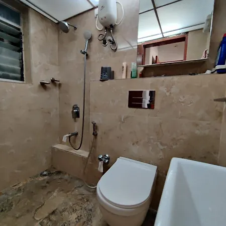 Linking Road Market : 3bhk Apt *