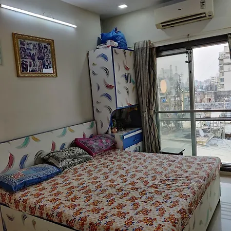 Apartment Linking Road Market : 3bhk Apt