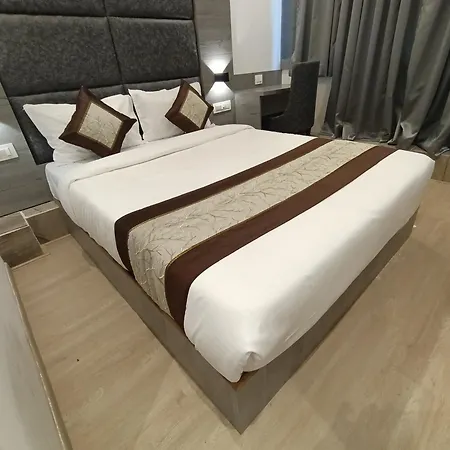Beverly Palace Santacruz - Near Bkc - Airport T1 3*