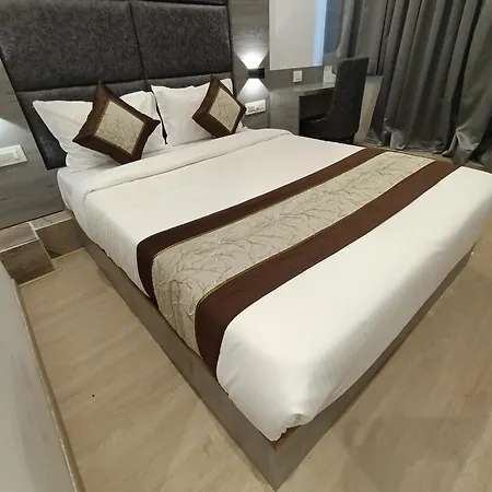 Beverly Palace Santacruz - Near Bkc - Airport T1